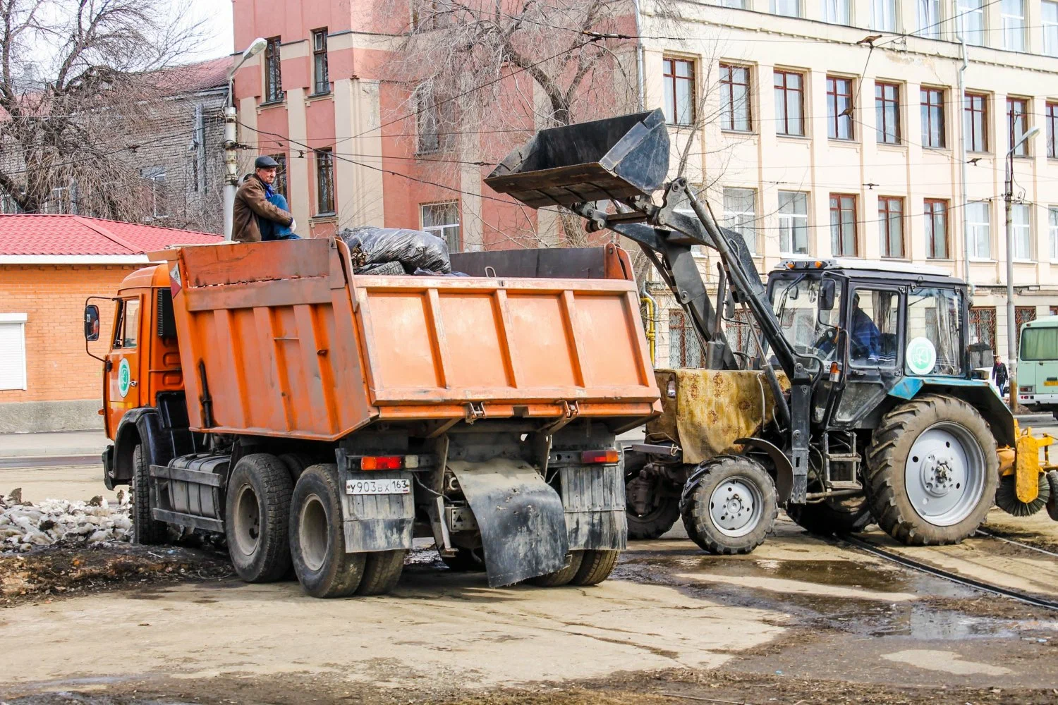 Вывоз мусора Камазом в Донском – аренда и заказ Камаза 10 тонн от 2381 руб. в ПроМусор