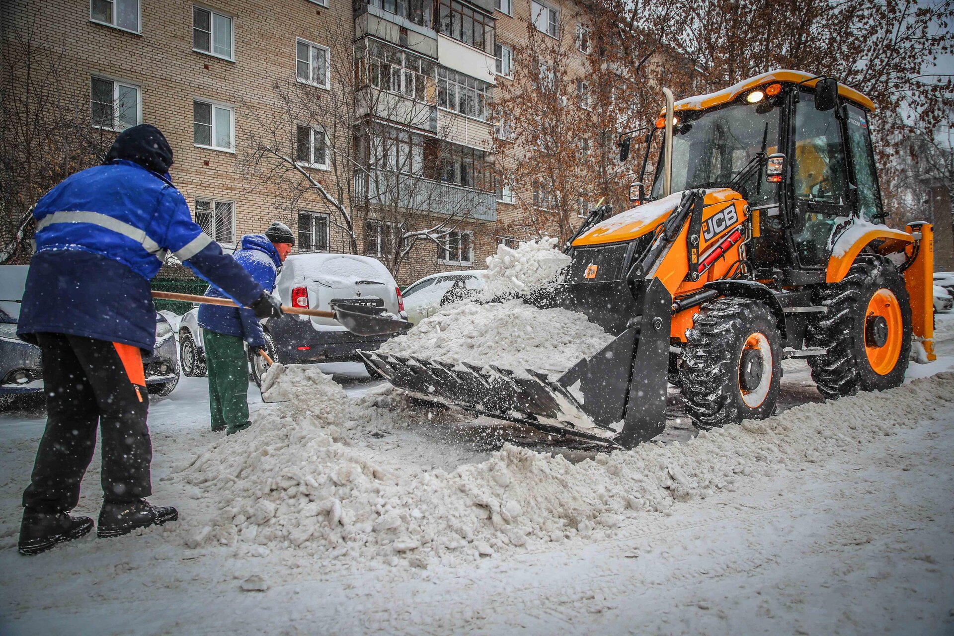 Очистка дворов от снега и наледи в Донском — уборка снега, трактор и ручная, цены от 507 руб. | ПроМусор