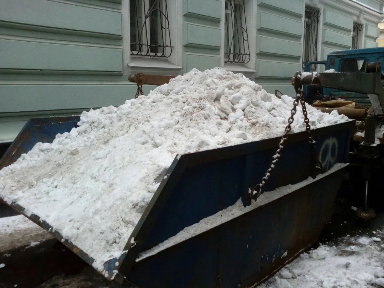 Вывоз снега контейнерами в Донском в октябре